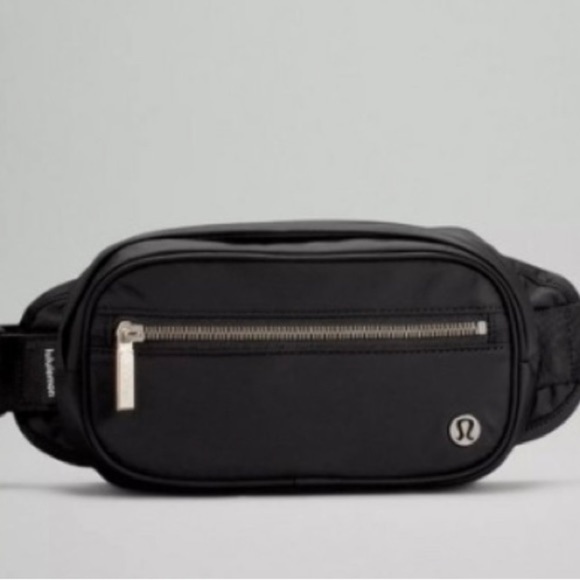 Lululemon Athletica Wanderlust Bag Black Brand‎ New Discontinued - Picture 1 of 9